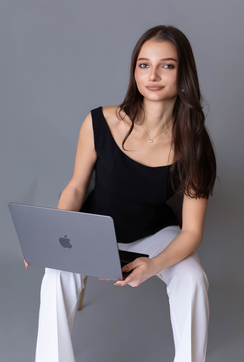 Julia Niemczyk z laptopem